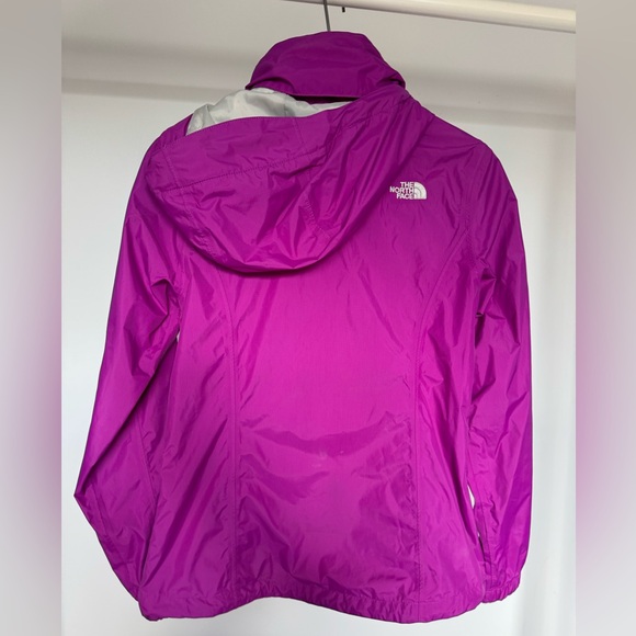 THE NORTH FACE shell jacket in Magenta - Picture 2 of 7